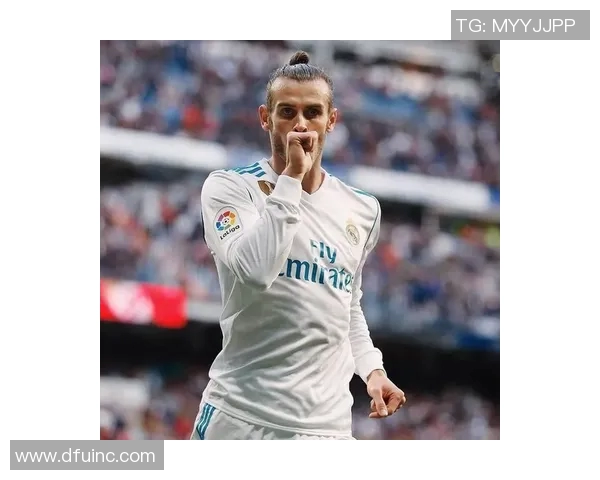 足球明星踢球头像展现女生运动魅力与青春活力的完美结合 足球明星踢球头像展现女生运动魅力与青春活力的完美结合