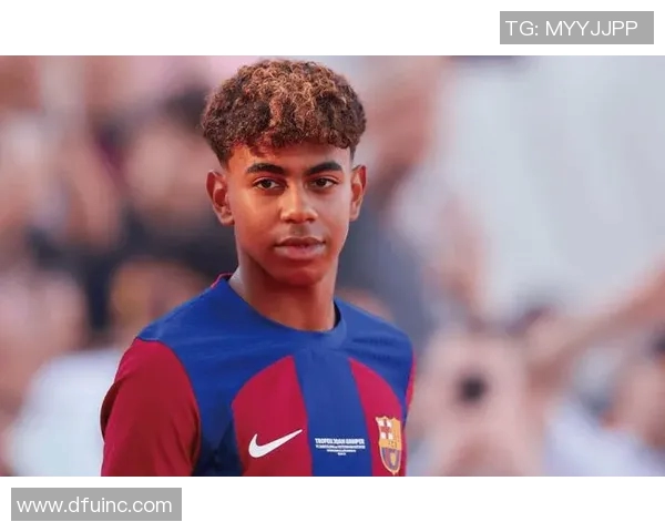 头发造型独特的足球明星们在绿茵场上的风采与魅力 头发造型独特的足球明星们在绿茵场上的风采与魅力